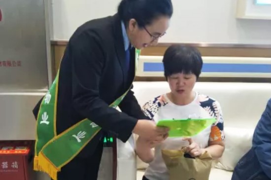 幸福可能会迟到，但从不缺席~