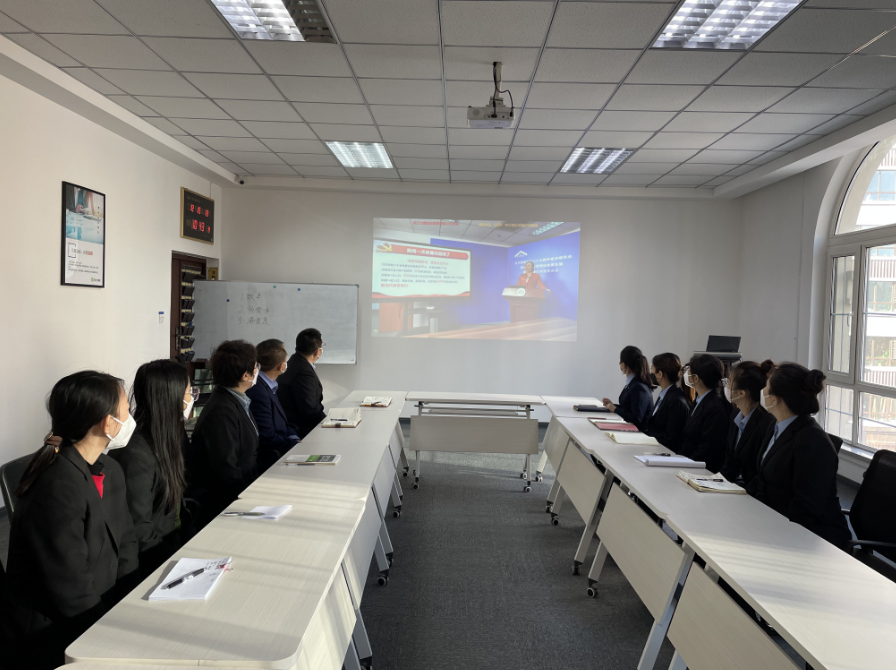 肩负历史使命 提升自身素养——欣汇龙物业人认真学习党的二十大报告，谈体会感受