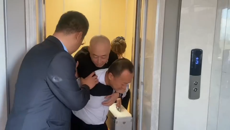 欣汇龙物业 | 筑牢安全防线 电梯困人救援安全演练