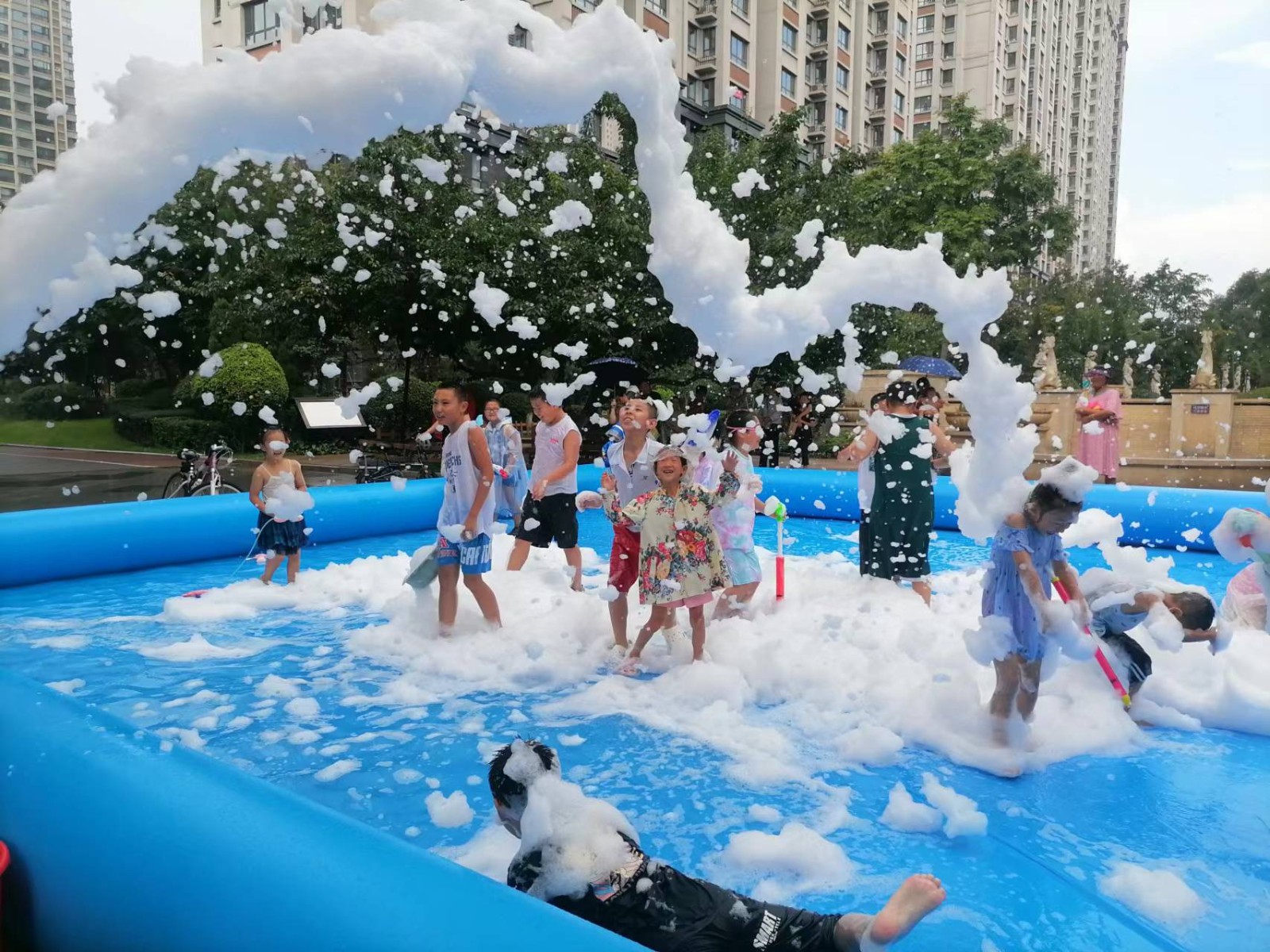 欣汇龙物业 | 夏日限定 抓住夏天的尾巴 泡泡大作战 乐不思“暑”